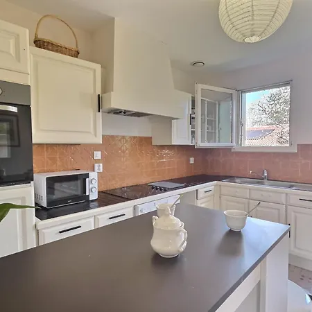 Apartment Les Trois Pitchounes- Wifi- Piscine- Calme
